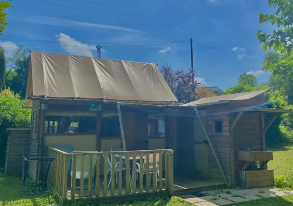 Location - La Cabane Avec Sanitaires. Arrivée 16H Départ 10H. Max - Camping Bois & Toilés
