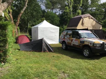 Pitch - Standard Pitch Confort 2 Bunches: Car + Tent/Caravan Or Motor Home - Camping Le Paradis