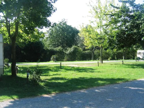 Emplacement - Emplacement Tente/Caravane Ou Camping-Car - image n°3 - Camping Beauséjour