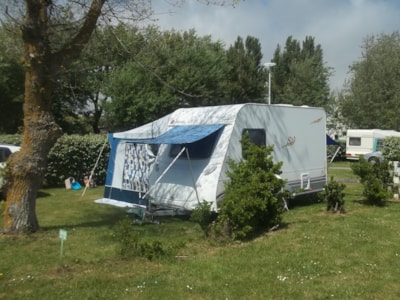 Comfort Package (1 tent, caravan or motorhome / 1 car / electricity 10A)