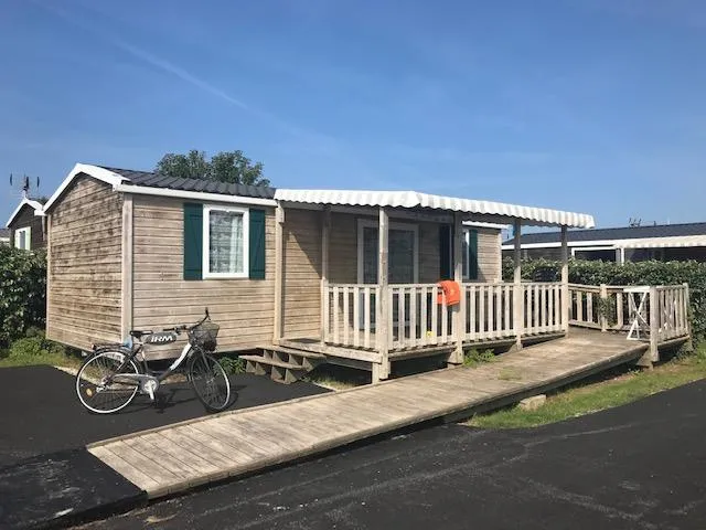 Mietunterkunft - Mobilheim Confort Helios 32M² - 2 Zimmer - Pmr – Behindertengerecht + Halbüberdachte Terrasse 15M² - Flower Camping La Pointe du Talud