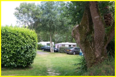 Pitch: car + tent/caravan or camping-car (double axles not accepted) — 7