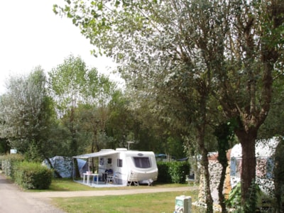 Pitch: car + tent/caravan or camping-car (double axles not accepted) — 5