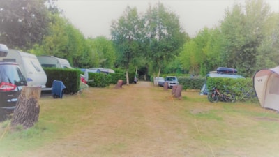 Pitch: car + tent/caravan or camping-car (double axles not accepted) — 3