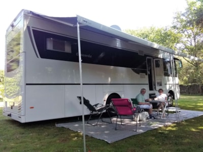 Pitch: car + tent/caravan or camping-car (double axles not accepted) — 10