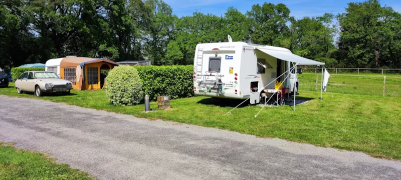 Emplacement (Électricité En Option) Mini 120M² : Tente, Camping-Car Ou Caravane