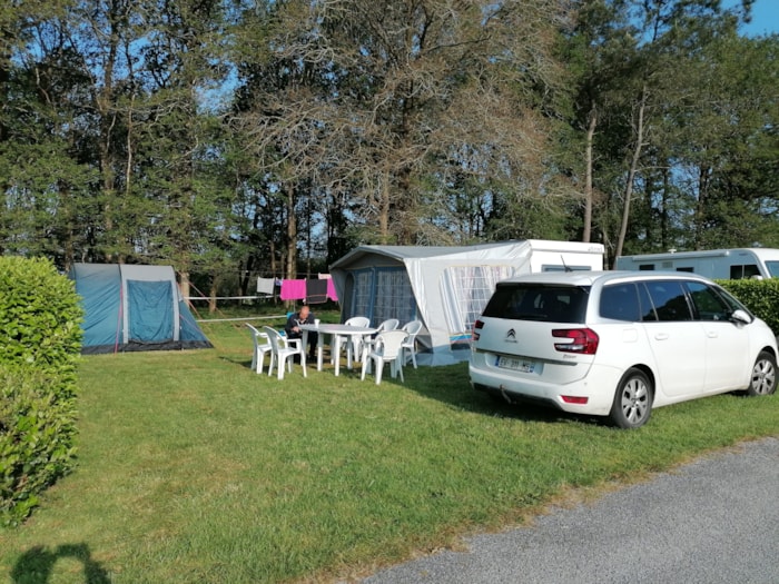 Emplacement / Électricité En Option Mini 120M² : Tente, Camping-Car Ou Caravane