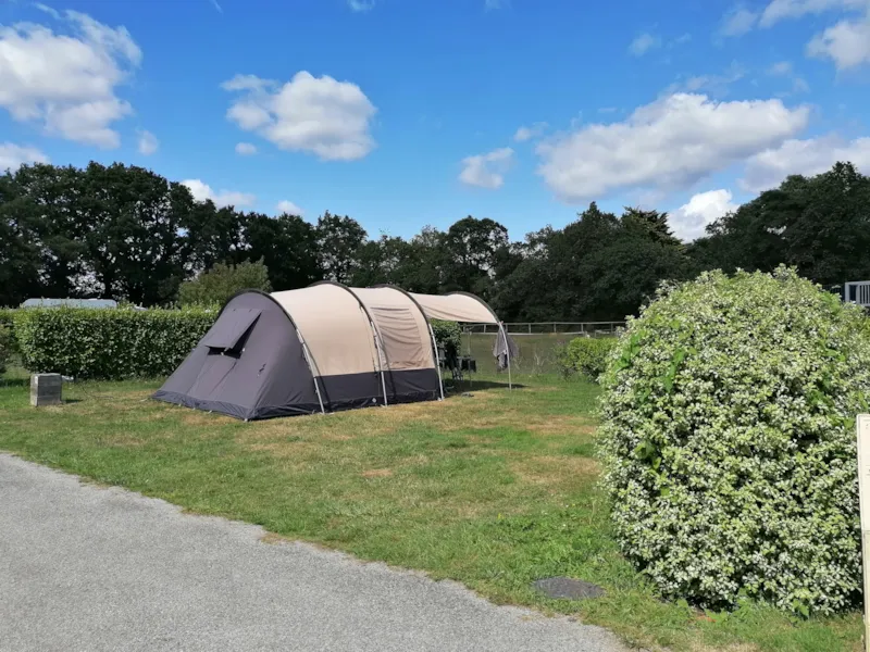 Emplacement (Électricité En Option) Mini 120M² : Tente, Camping-Car Ou Caravane