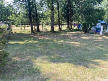 Stellplatz - Stellplatz Confort 150M2 Mit Strom 16 A, 150 M Vom Sanitär, Ruhig. - Camping Le Bon Coin