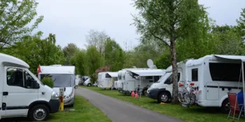 Stellplatz - Pauschale Stellplatz Wohnmobil 64M² (Inkl. Entleerung, Auffüllen Und Strom 10A) - Camping De La Doller