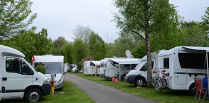 Piazzola Per Camper 64M² (Scarico, Riempimento Ed Elettricità 6A Inclusi)