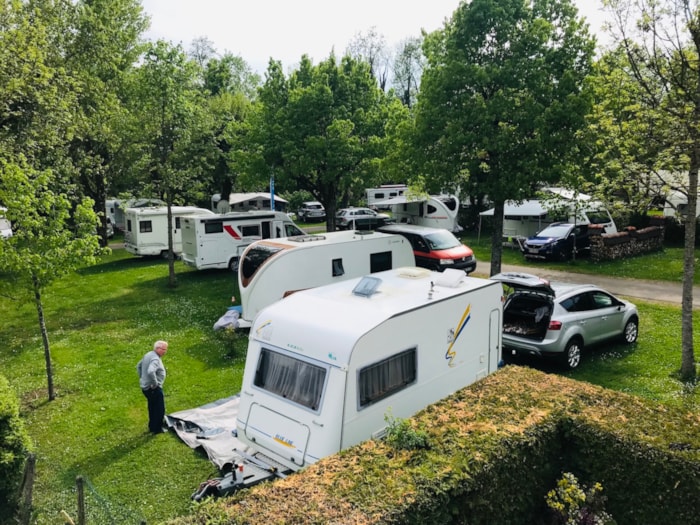 Forfait Emplacement Camping Car 64M² (Vidange, Remplissage Et Électricité 6A Inclus)