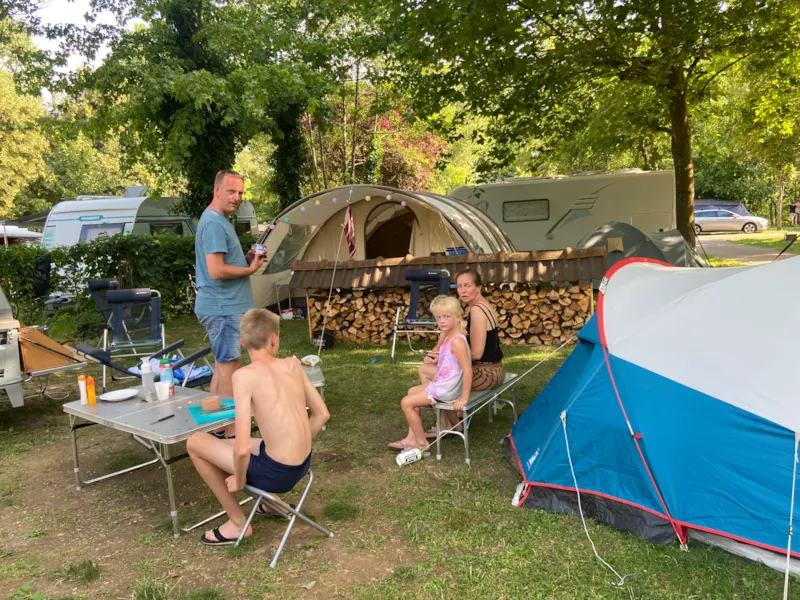 Forfait Emplacement Standard (Vidange, Remplissage Et Électricité 10A Inclus)