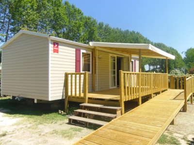 Mobile home for disabled persons with air-conditioning — 1