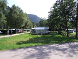 Pitch - One Night Stop Campingcar (Arrival 5 Pm, Departure 10 Am) Without Electricity - Camping VERTE VALLEE