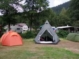Kampeerplaats(en) - Standplaats Pakketprijs Wandelaar Per Voet Of Per Fiets Met Tent - Zonder Elektriciteit - Camping VERTE VALLEE