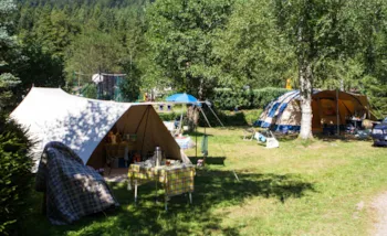 Stellplatz - Stellplatz Nature (Ohne Strom) (Zelt, Wohnwagen + 1 Auto, Wohnmobil) - Camping VERTE VALLEE