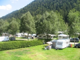 Kampeerplaats(en) - Privilege Formule +120 M² (1 Tent, Caravan + 1 Auto Of Camper / Elektriciteit 10A) - Camping VERTE VALLEE