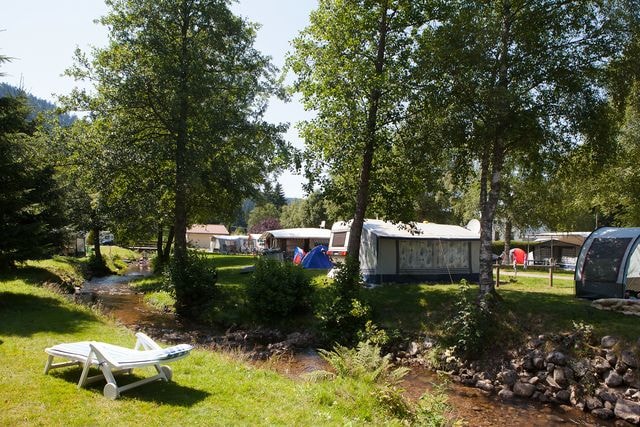 Forfait Rivière (1 Tente, Caravane + 1 Voiture Ou Camping-Car / Électricité 10A)