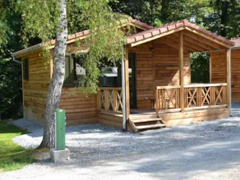 Mietunterkunft - Chalet Savania Premium46 34 M² (2 Zimmer) + Überdachte Terrasse 13 M² + Tv + Klima - Flower Camping du Lac de la Seigneurie
