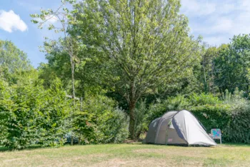 Stellplatz - Package Komfort 1-2 Personen Inkl. Zelt + 1 Fahrzeug + Strom 16 A - NANTES CAMPING