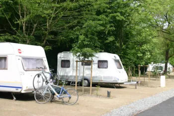 Stellplatz - Komfort-Package 1-2 Personen Inkl. Wohnwagen + 1 Fahrzeug + Strom 16 A - NANTES CAMPING
