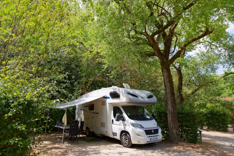 Forfait Confort 1 À 2 Personnes Avec Camping Car + Électricité 16A