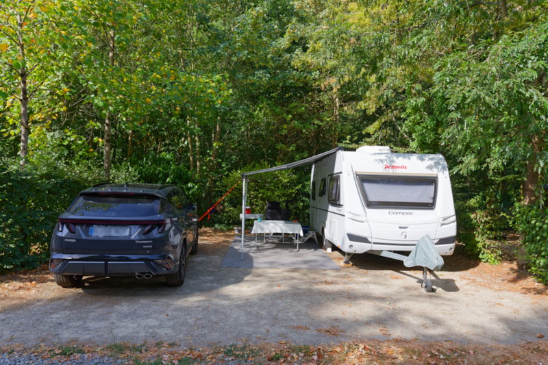 Forfait Confort 1 à 2 personnes avec Caravane + 1 véhicule + électricité 16 A