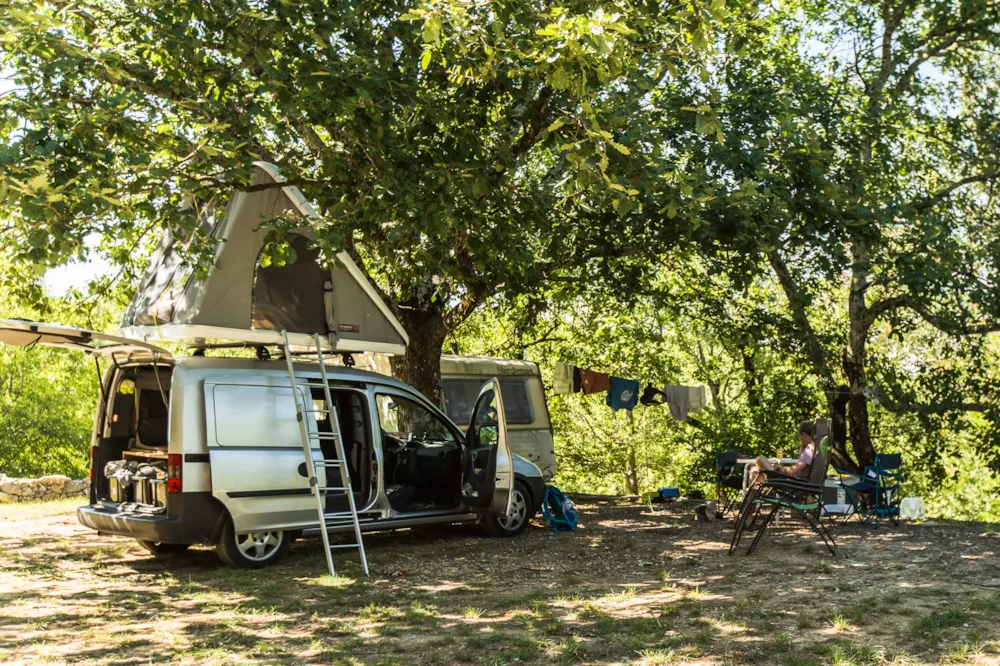 Emplacement - Emplacement Confort - Camping LES CHENES