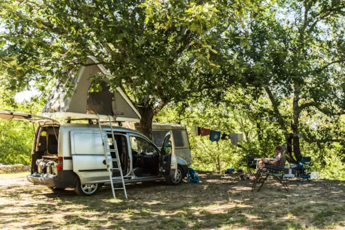 Kampeerplaats(en) - Basisprijs Comfortplaats - image n°1 - Camping LES CHENES