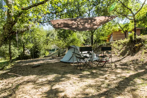 Kampeerplaats(en) - Basisprijs Comfortplaats - image n°3 - Camping LES CHENES