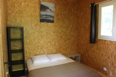 Hut without sanitary