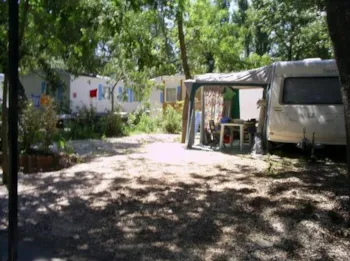 Stellplatz - Stellplatz + Auto + Zelt Oder Wohnwagen - Camping Vert Gapeau