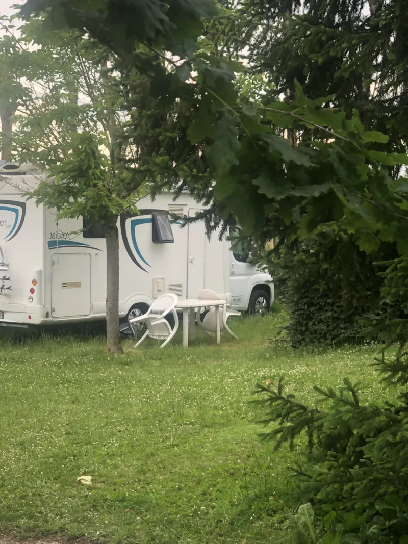 Emplacement Tentes, Caravane Et Camping-Car