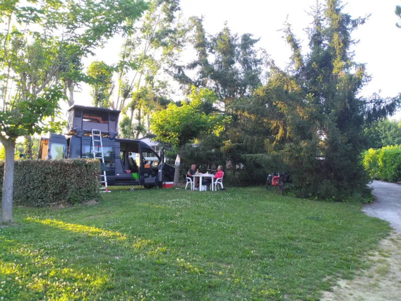 Emplacement Tentes, Caravane Et Camping-Car