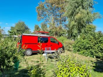 Stellplatz - Camping Stellplatz<100 M² (1 Zelt + 1 Fahrzeug/Wohnmobil) - CAMPING LES RIVES DE VILAINE