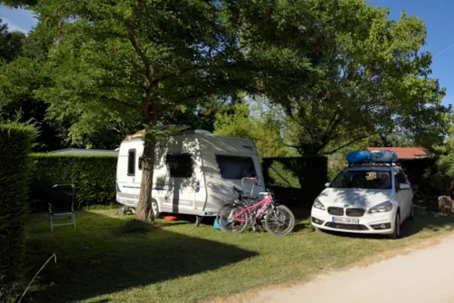 Emplacement - Emplacement + 1 Véhicule - image n°2 - Camping De La Lône