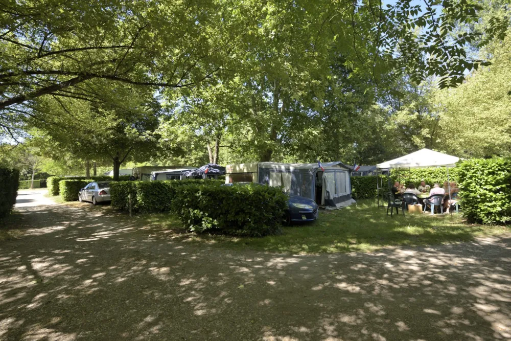 Emplacement - Emplacement + 1 Véhicule - Camping De La Lône