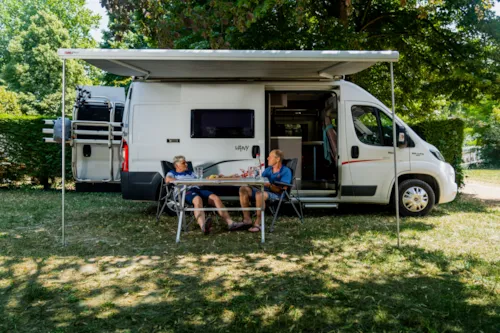 Emplacement - Emplacement + 1 Véhicule - image n°3 - Camping De La Lône