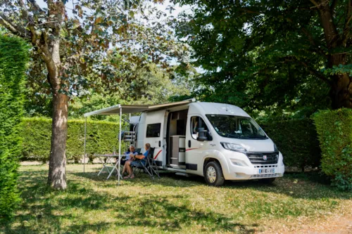 Emplacement - Emplacement + 1 Véhicule - image n°1 - Camping De La Lône