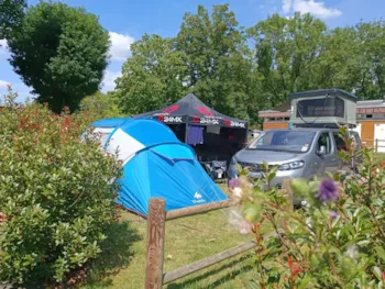 Stellplatz - Pitch 1 Umbrella | 80M² | With Electricity - - Camping Marvilla Parks - Paris Est