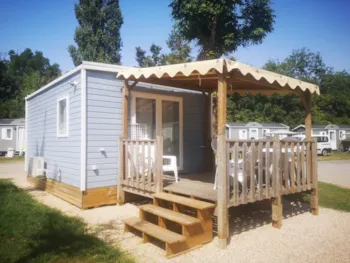 Mietunterkunft - Comfort | 21M² | A/C + Tv | 1 Bedroom |Balcony Terrace - - Camping Marvilla Parks - Paris Est