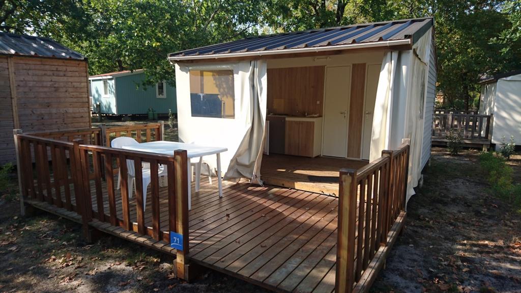 Accommodation - Wooden Cabin Standard 20 M² - 2 Bedrooms Per Night - Flower Camping Le Médoc Bleu