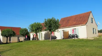 Huuraccommodatie(s) - Cottages Voor 5 Personen, Verhuur Het Hele Seizoen. - Camping d'Auberoche