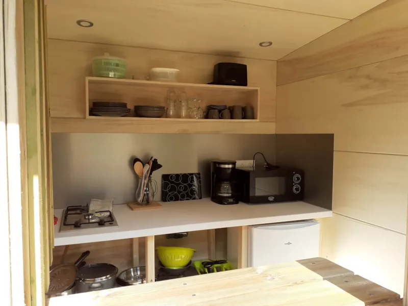 Emplacement Prémium Pour Tente, Caravane Ou Camping-Car Avec Un Chalet Cuisine Équipée