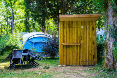 Premium pitch for tent, caravan or motorhome with a fully equipped kitchen chalet — 7
