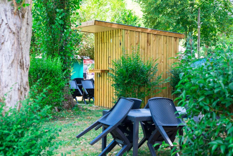 Emplacement Prémium Pour Tente, Caravane Ou Camping-Car Avec Un Chalet Cuisine Équipée