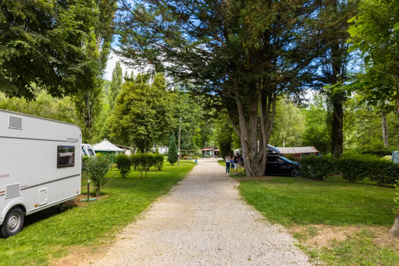 Emplacement Pour Tente, Caravane, Camping-Car Sans Électricité