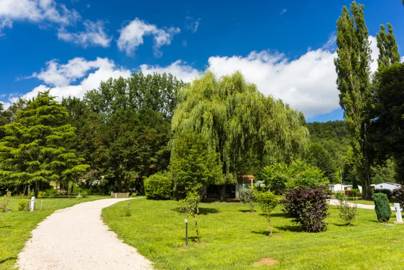 Emplacements  Pour Tente, Caravane Et Camping-Car Pmr Avec Électricité