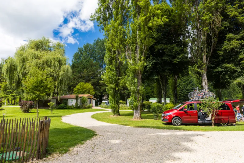 Emplacements  Pour Tente, Caravane Et Camping-Car Pmr Avec Électricité